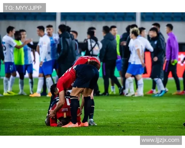 深圳足球队战术之争引发热议球迷与专家各执己见探讨未来发展方向