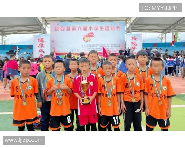 孩子们与足球明星亲密接触梦想成真瞬间记录欢乐与感动